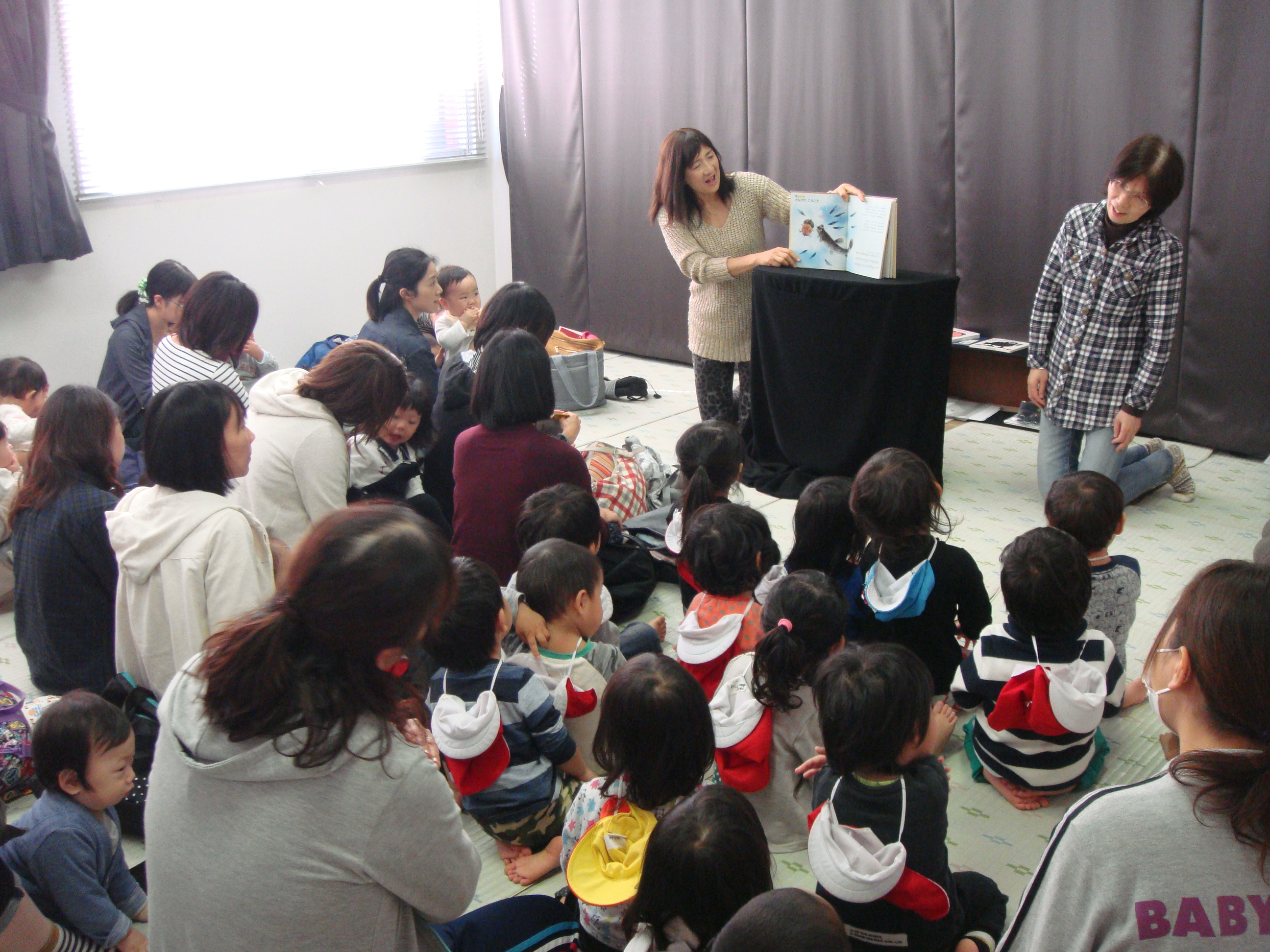 綾部市図書館 お知らせ 16 11月 ちいさなちいさな子どものためのお話会 ご報告